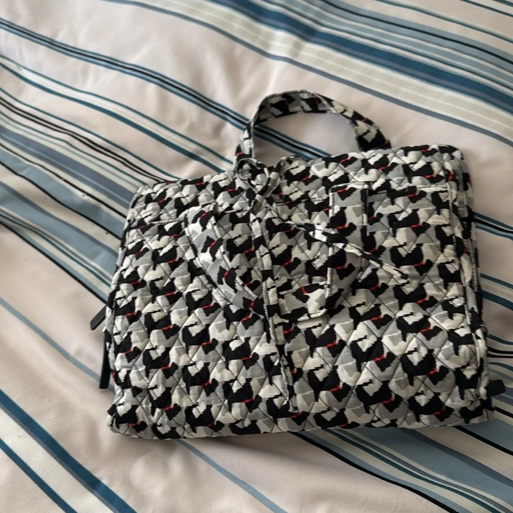 Vera Bradley quilted toiletry bag with little black Scotties. Excel cond. - Picture 4 of 4
